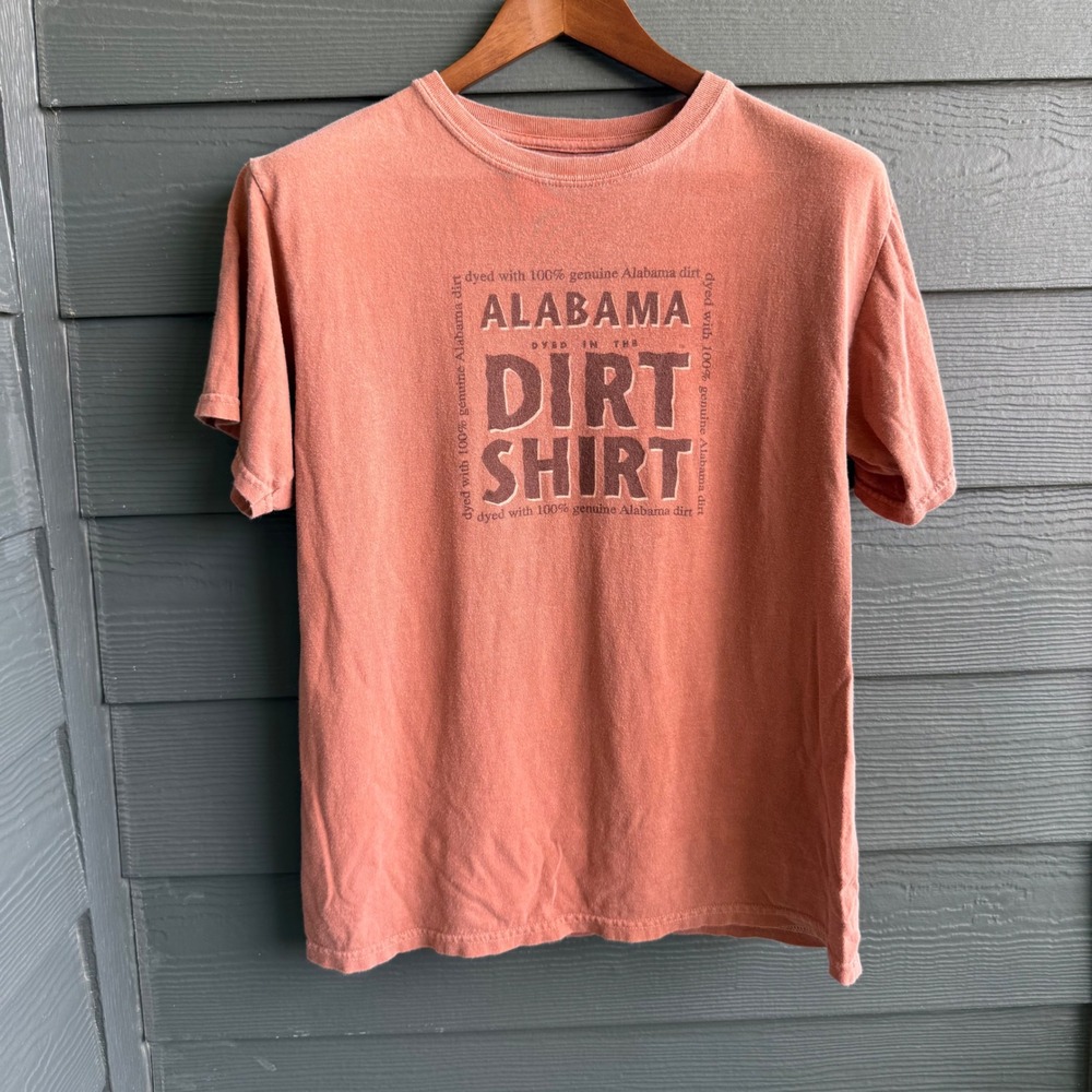 Alabama Dirt Shirt Red Bay Museum Graphic T-Shirt Pink Cotton Unisex Medium